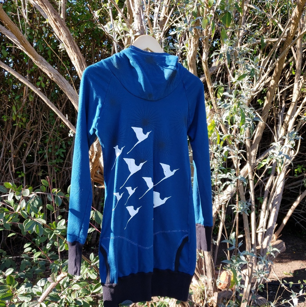 Long Sleeve Hooded Dress with White Bird Print - Blue